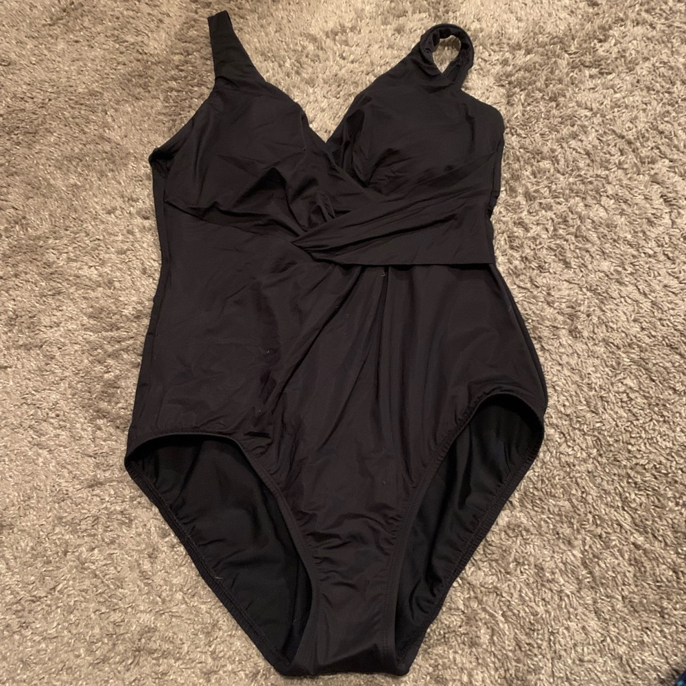 ❗️Great one piece swimming suit - NWOT❗️